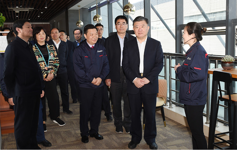 时任全国人大常委会副委员长陈竺率队视察长运娱乐