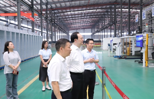 省委社会工作部副部长、省委两新工委副书记何光到长江电气宣讲党的二十届三中全会精神并调研党建工作